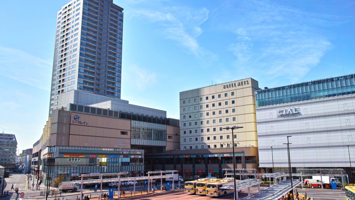 鶴見駅前の様子