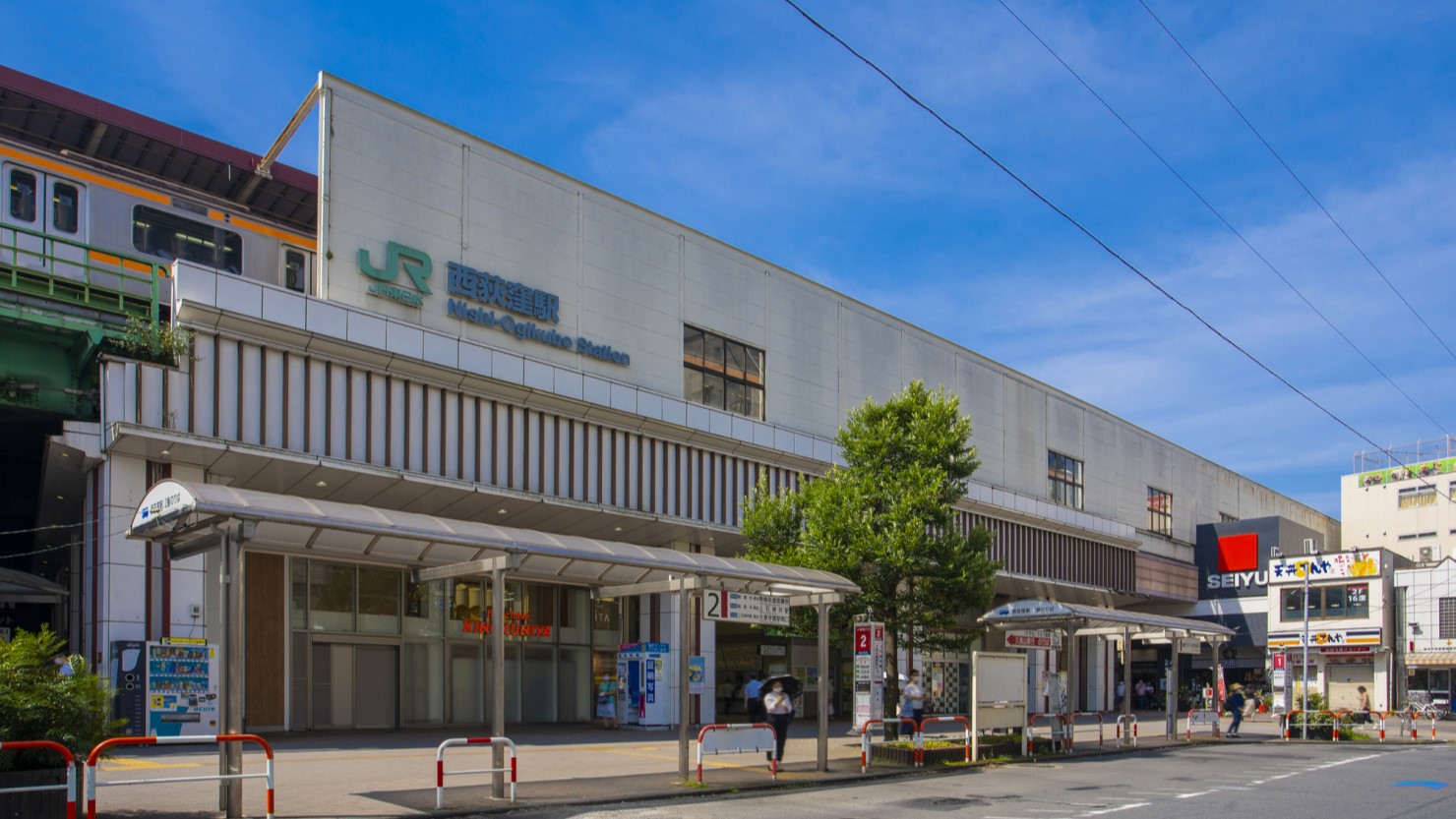 西荻窪駅前の様子