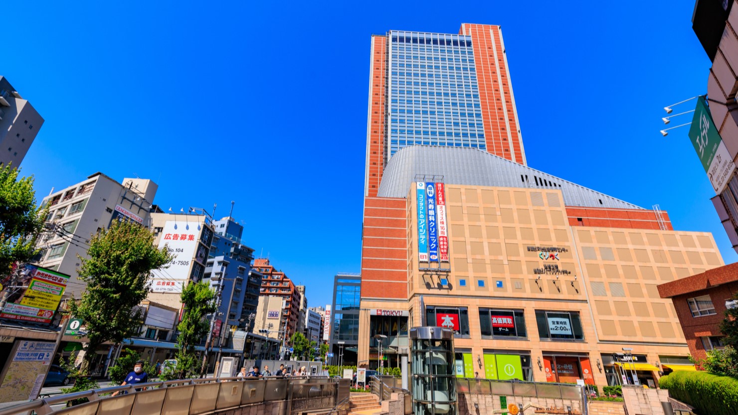 キャロットタワーから三軒茶屋駅に続く階段前