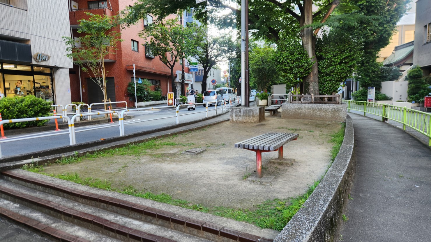 猫公園の遊歩道