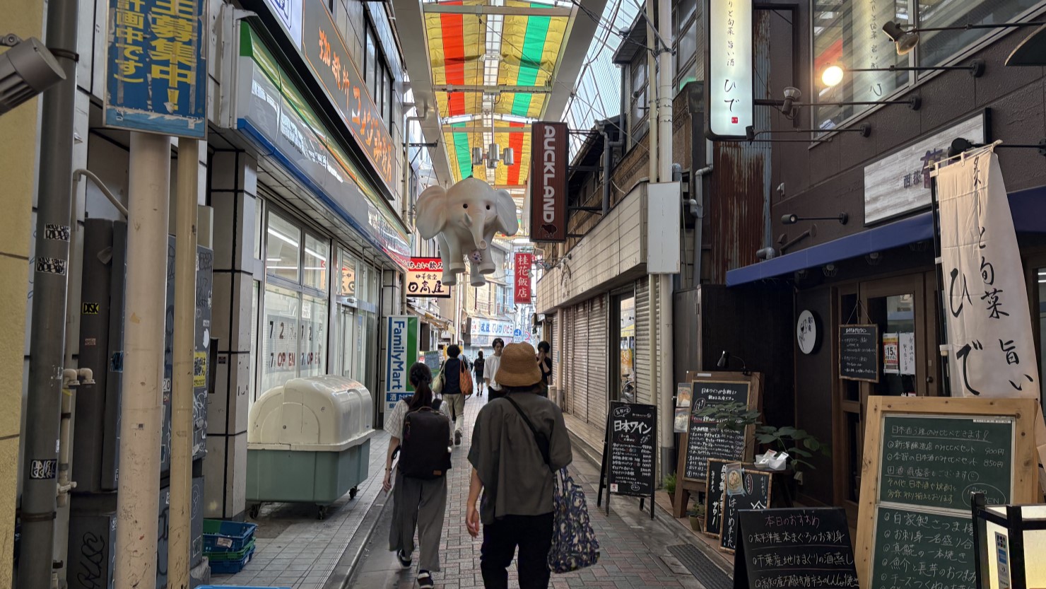 仲通商店街入口