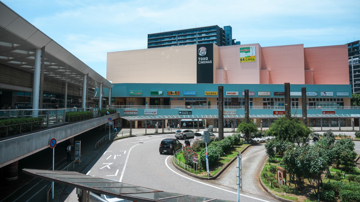 八千代緑が駅北口の広々としたロータリー