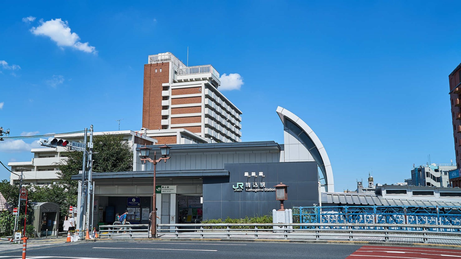 駒込駅前の様子