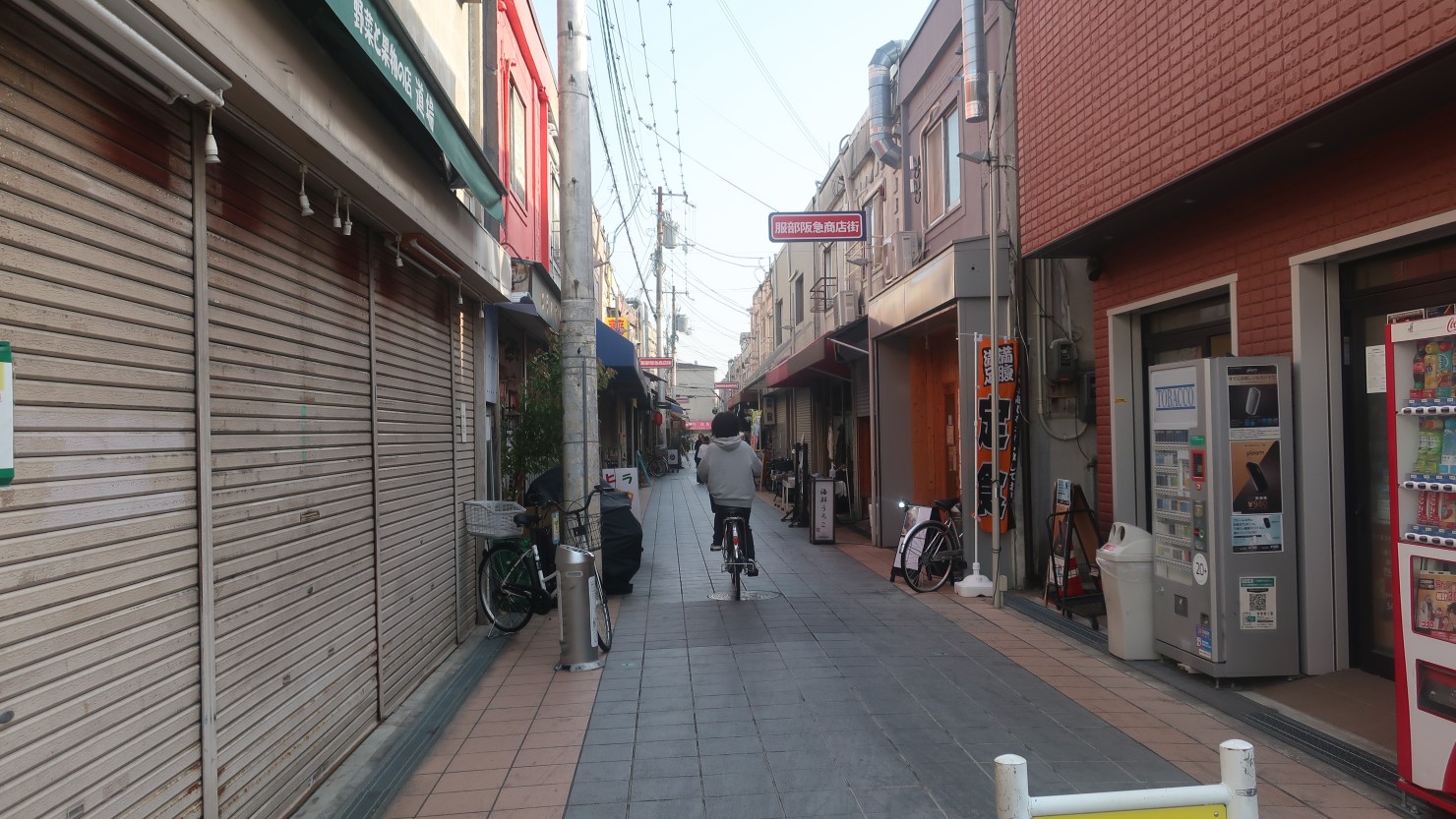 こちらが「パンダ食堂 晴山閣」がある商店街。夜オープンのお店が多かったですが、立ち寄りがいのある雰囲気があります