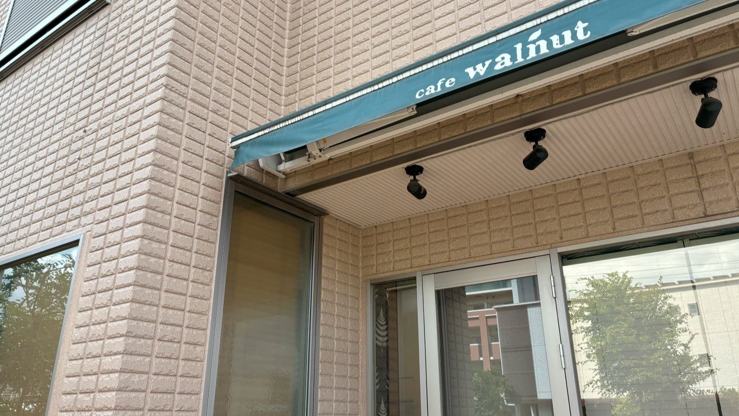 café walnut外観