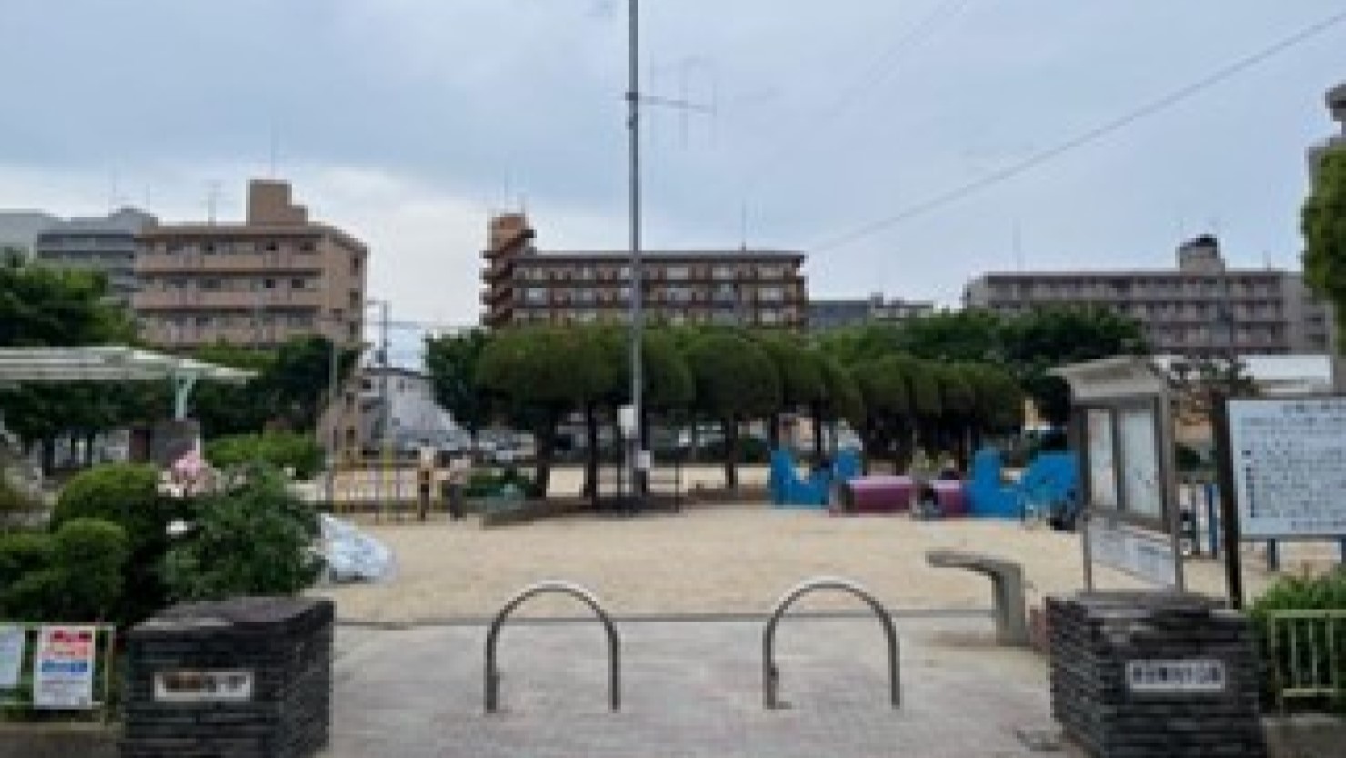 長田東内介公園。駅から南側にあり、敷地の広さも十分にある