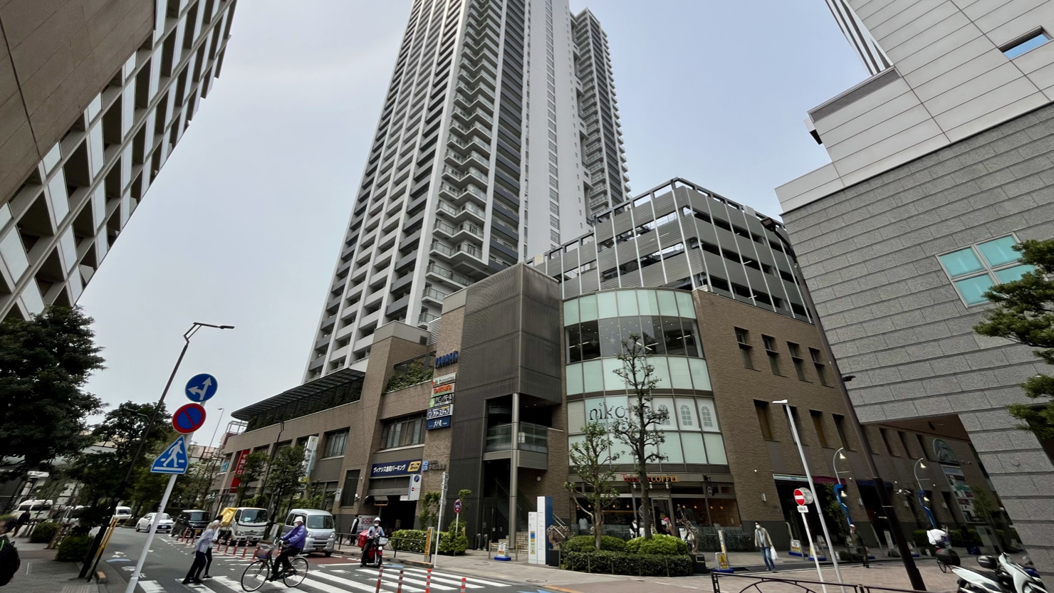 区立中央図書館が入るヴィナシス金町　※2025年4月撮影