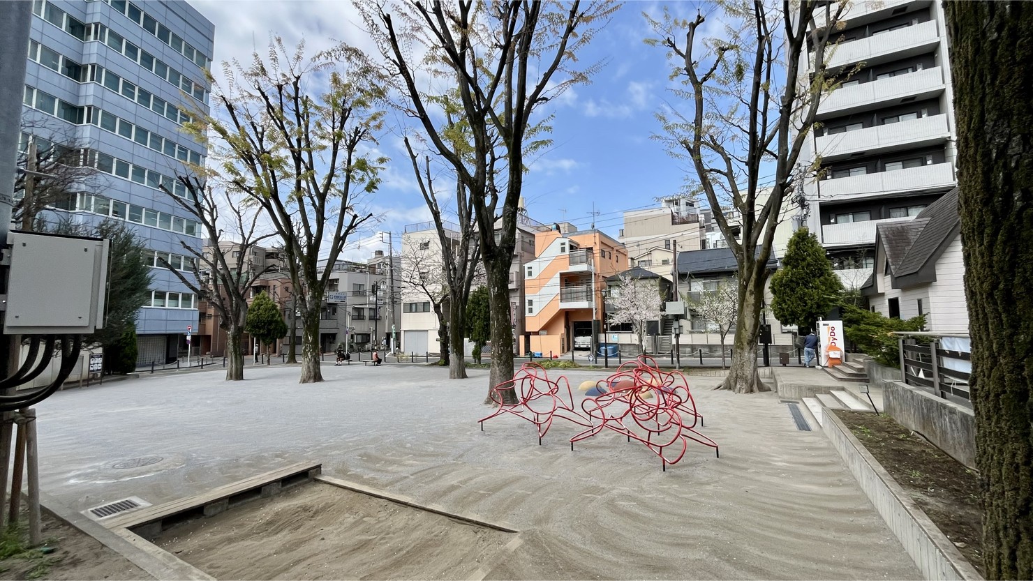 板橋駅前公園 （2025年4月上旬撮影）