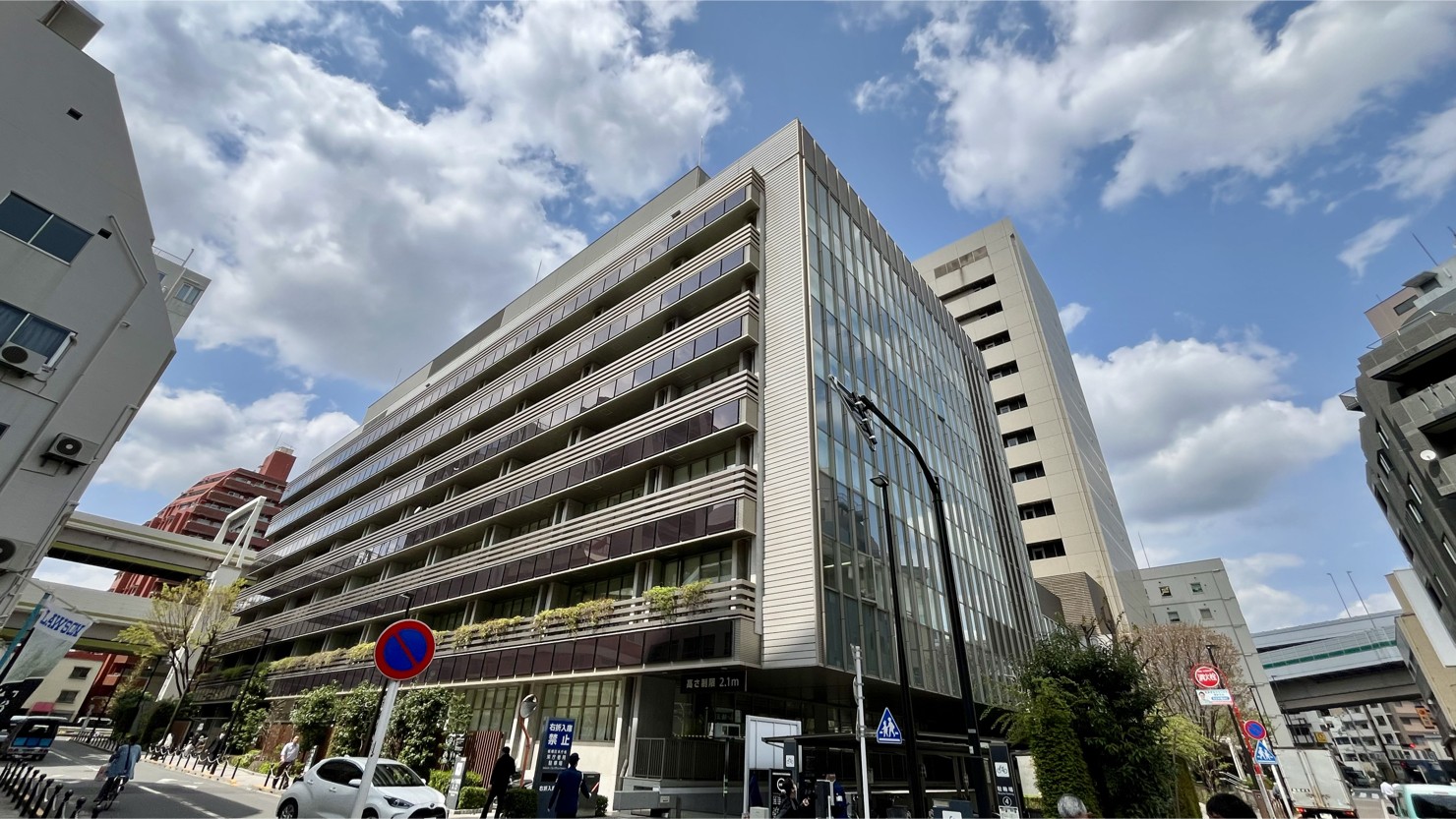 板橋区役所 （2025年4月上旬撮影）