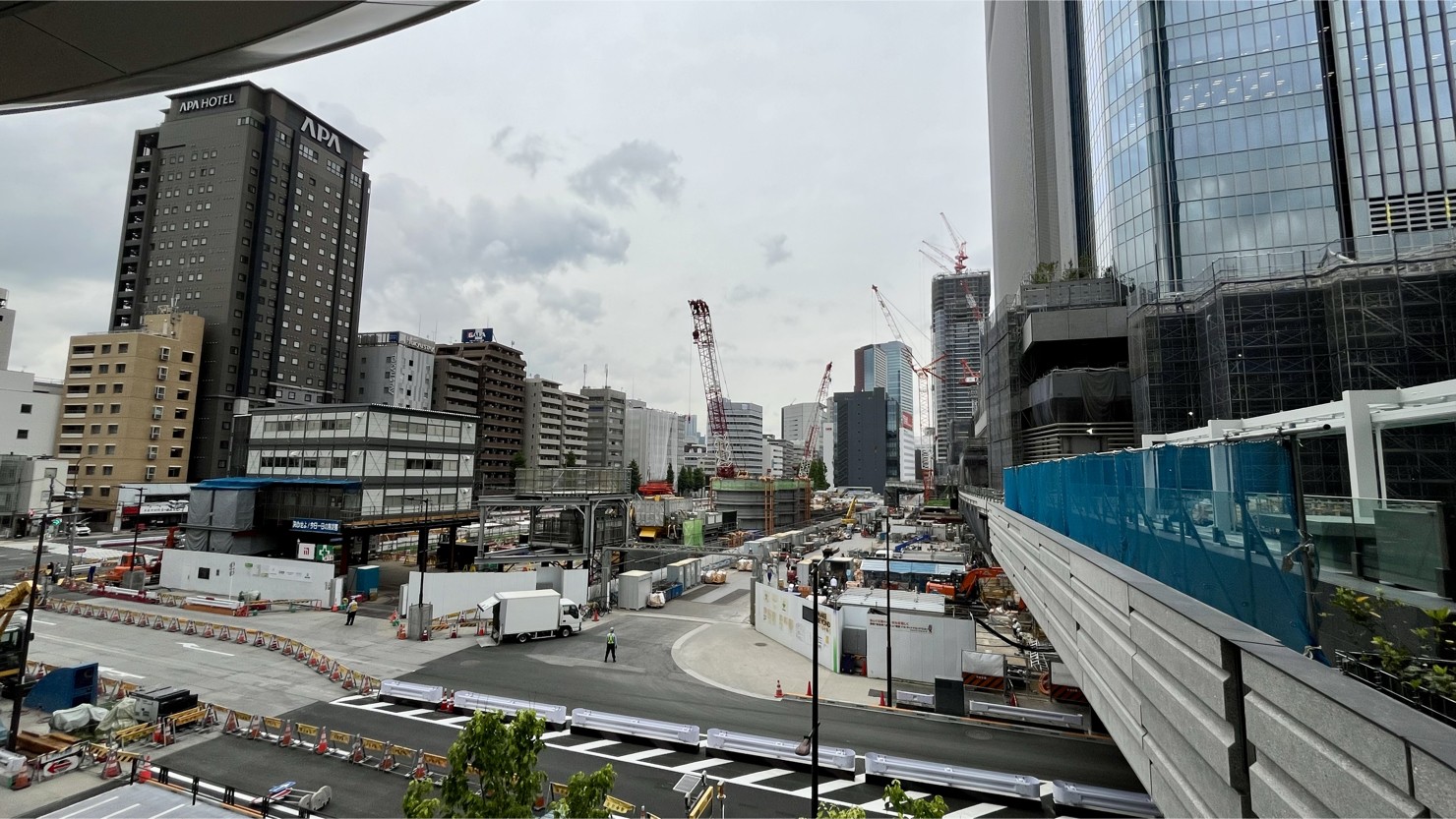泉岳寺駅前地区市街地再開発と高輪ゲートウェイシティの整備状況　※2025年5月撮影