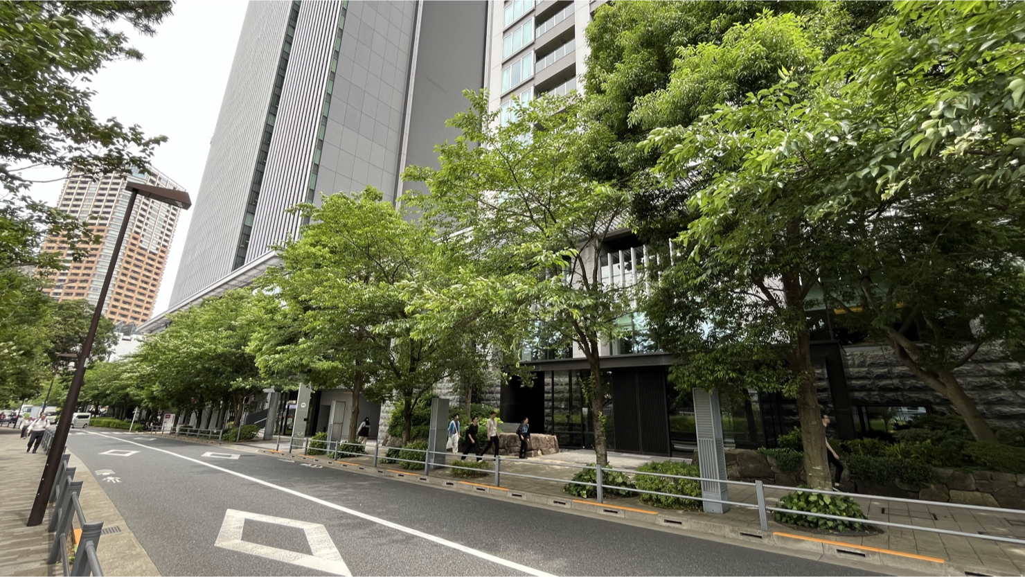 飯田橋サクラテラス・パークコート千代田富士見ザ・タワー（2025年6月撮影）