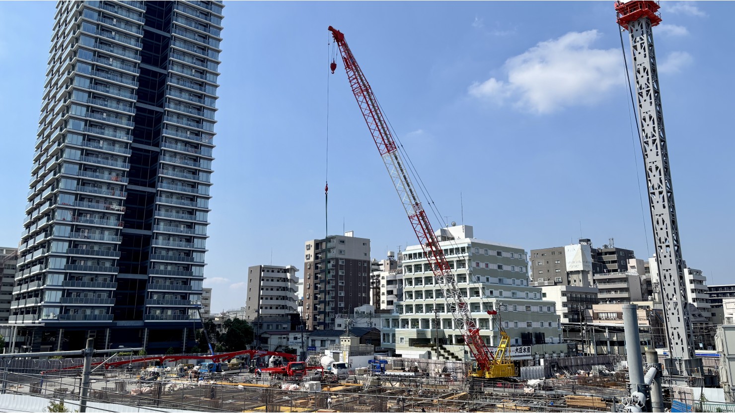 ツインタワー建設中の蕨駅西口再開発エリア