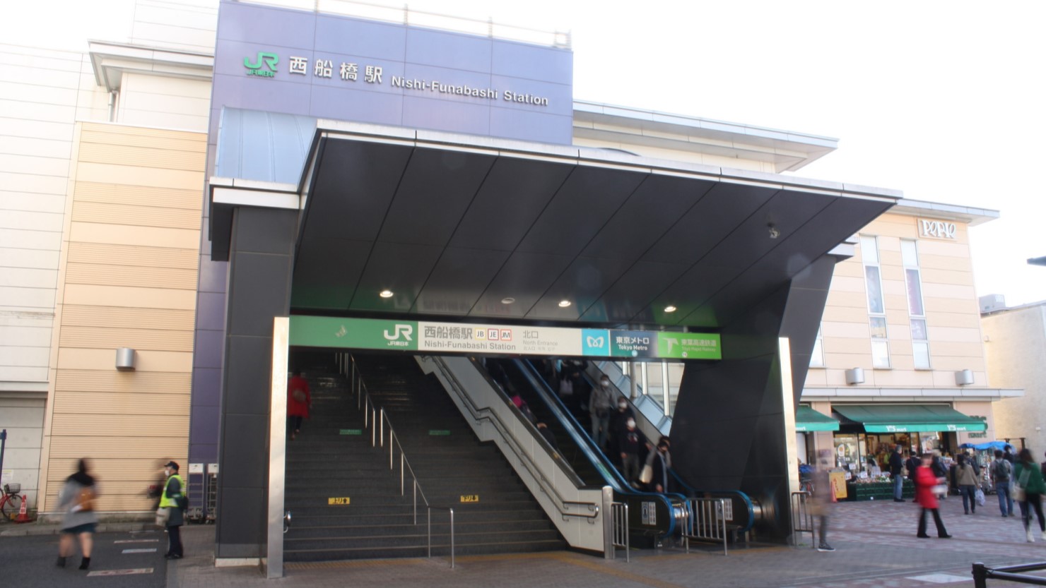 西船橋駅前の様子