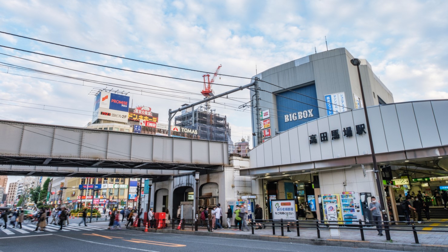 高田馬場駅前の様子