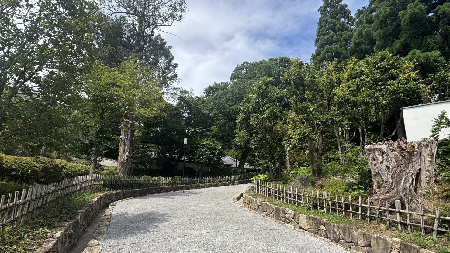 鶴川香山園入口