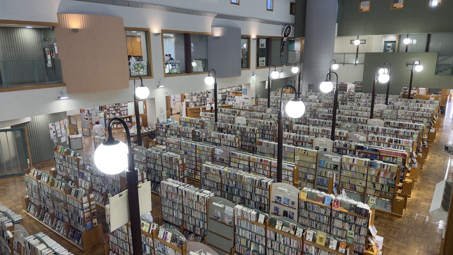 君津市立図書館内