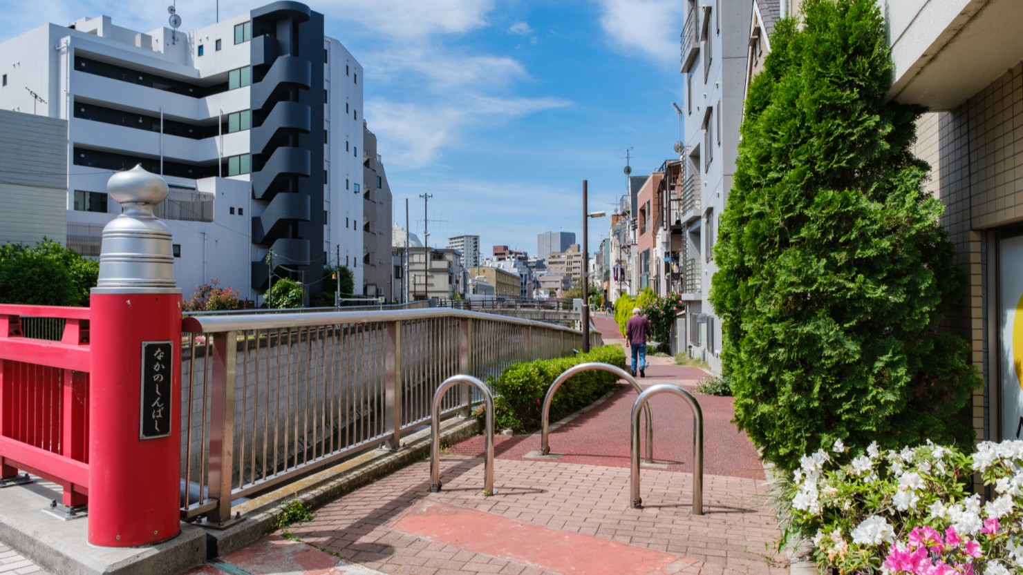 中野新橋と神田川沿いの遊歩道