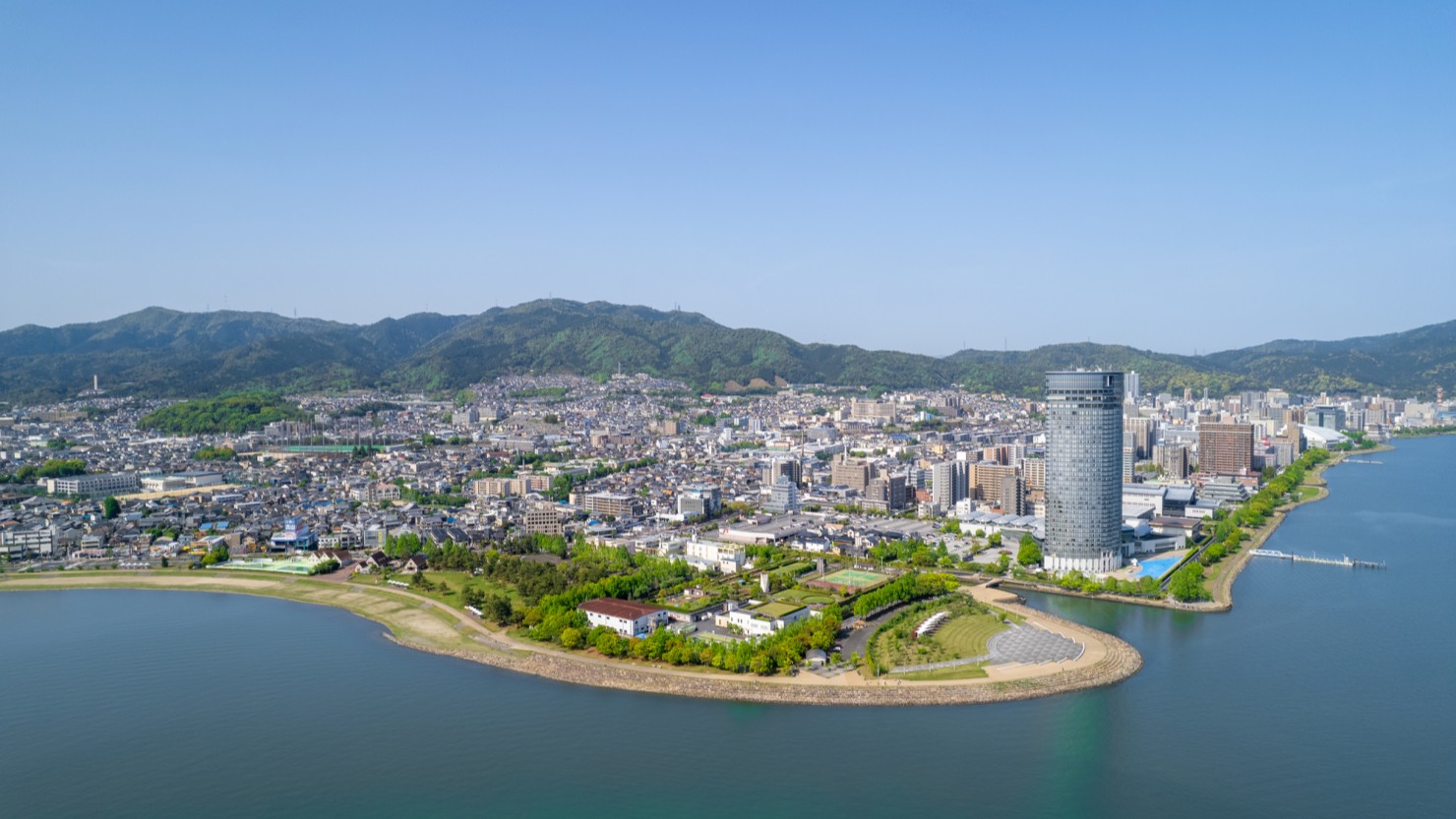 草津市の近江大橋付近から撮影された琵琶湖