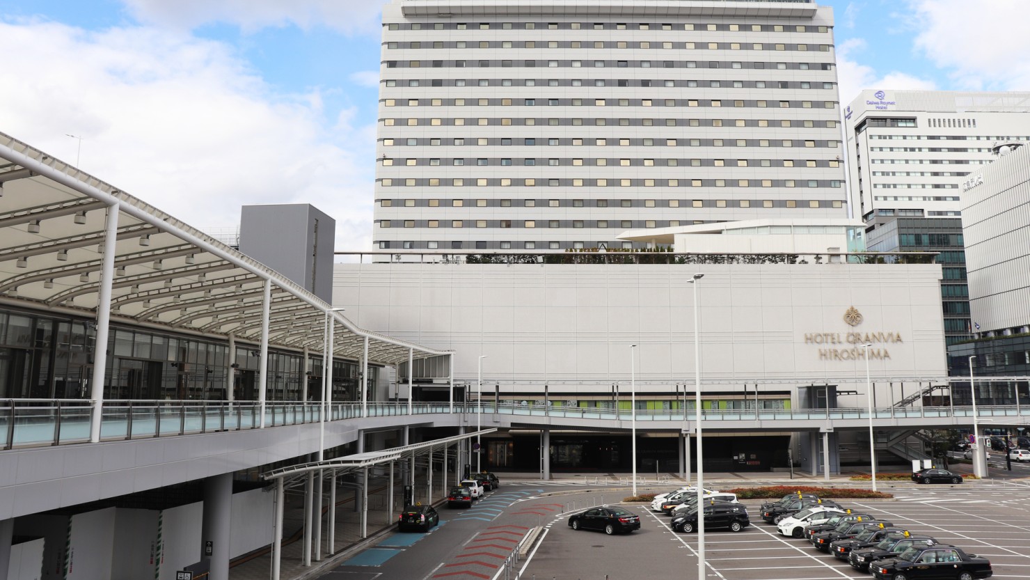 広島駅北口に設置されているペデストリアンデッキ