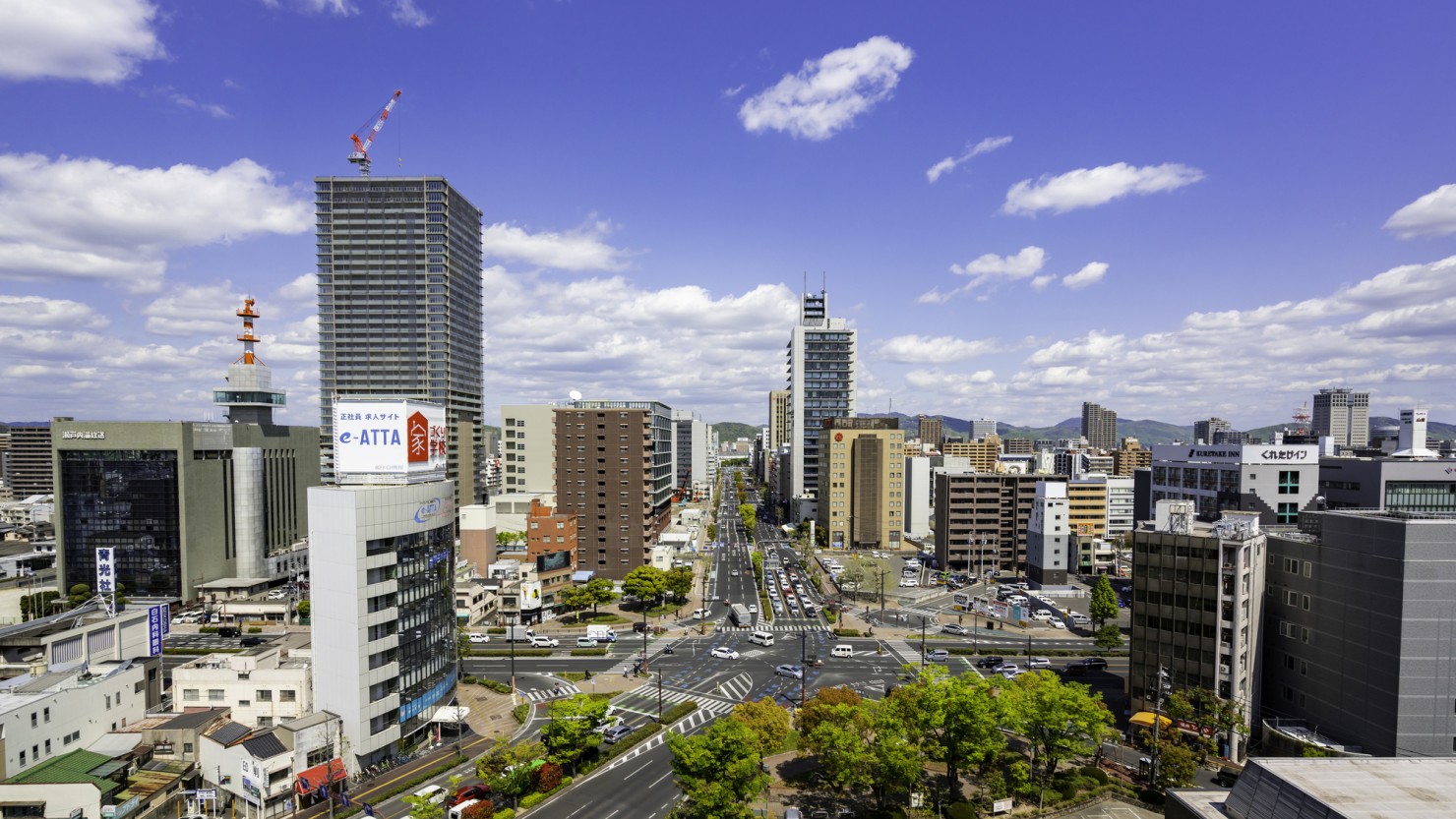 岡山市役所から岡山駅（北）方面を見たところ