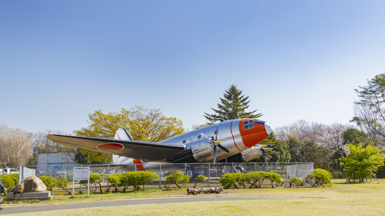 所沢航空記念公園に展示されている中型輸送機