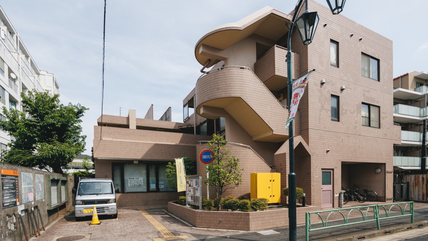 八幡山駅近くにある上北沢まちづくりセンター