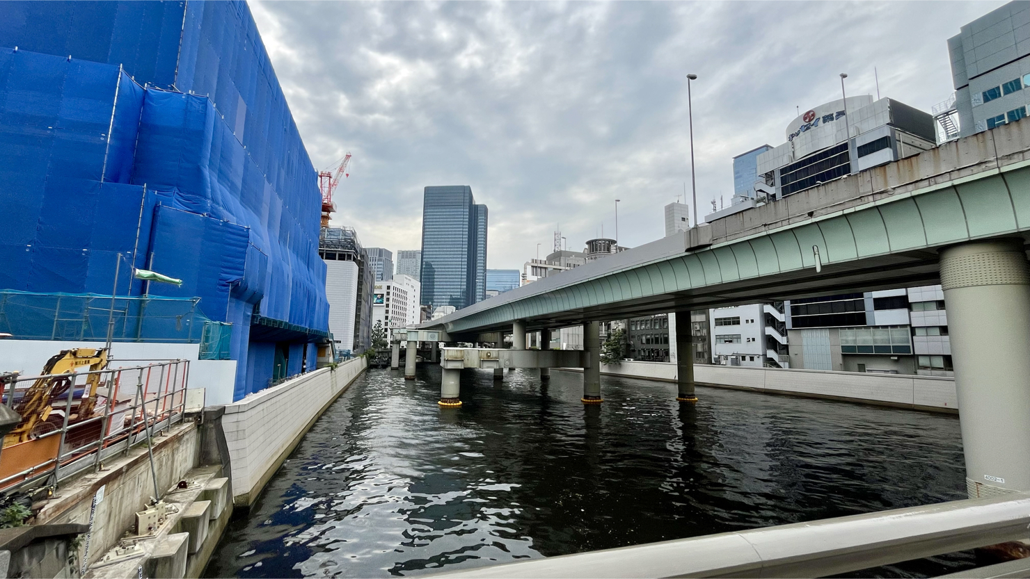 日本橋川。将来的に川沿いにリバーウォークの整備が予定されている　※2025年6月撮影