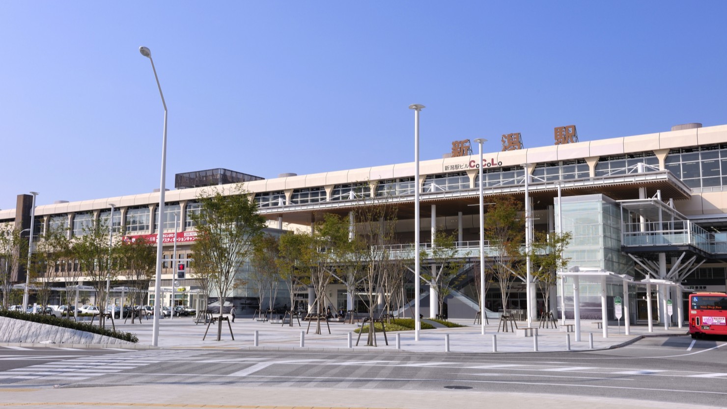 新幹線が乗り入れるJR新潟駅