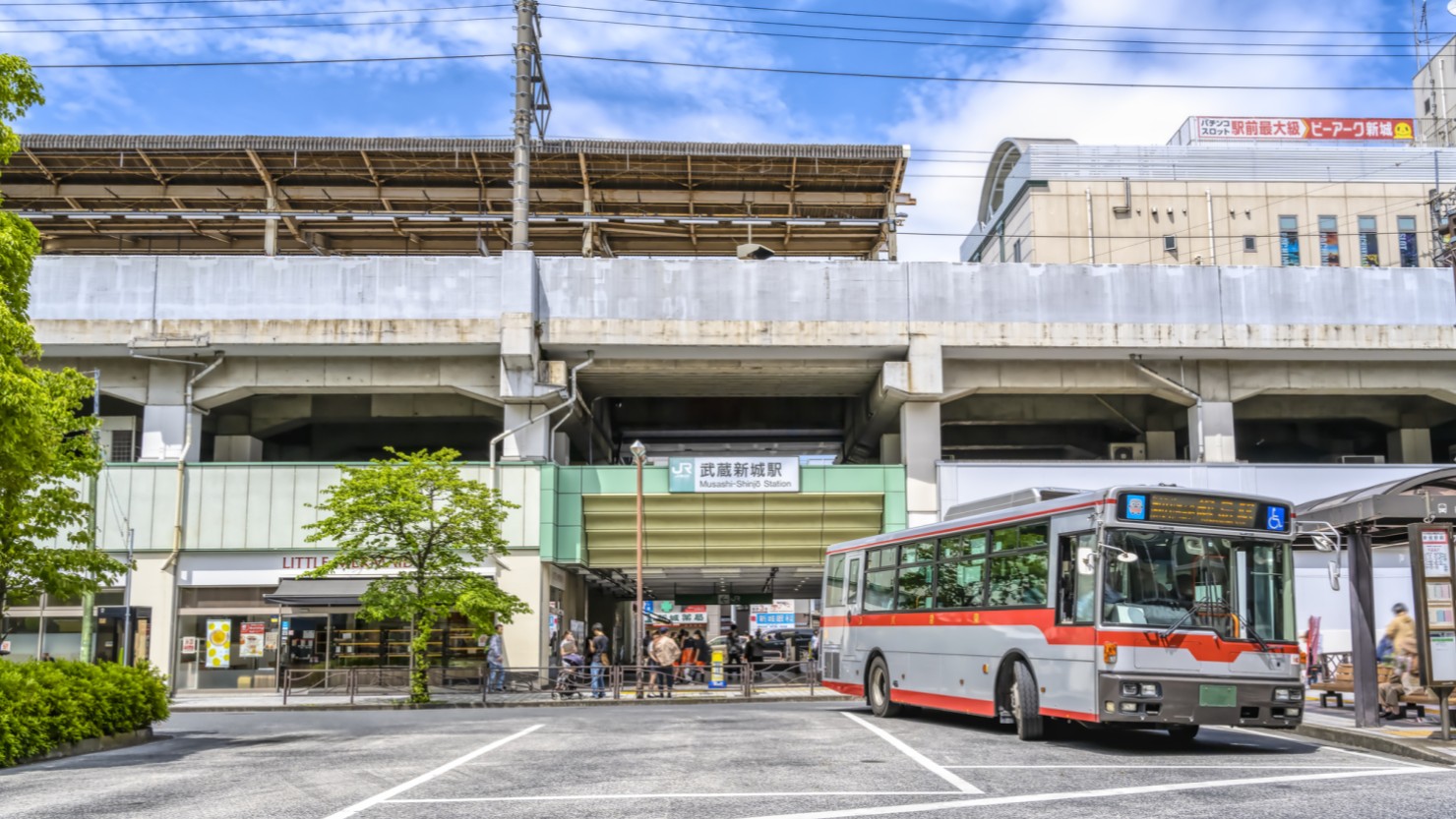 武蔵新城駅前の様子