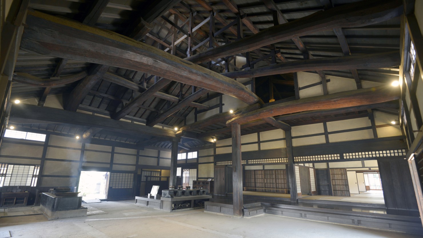 鴻池新田会所の主屋の土間。会所では、鴻池家が開発した新田の管理や運営が行われた