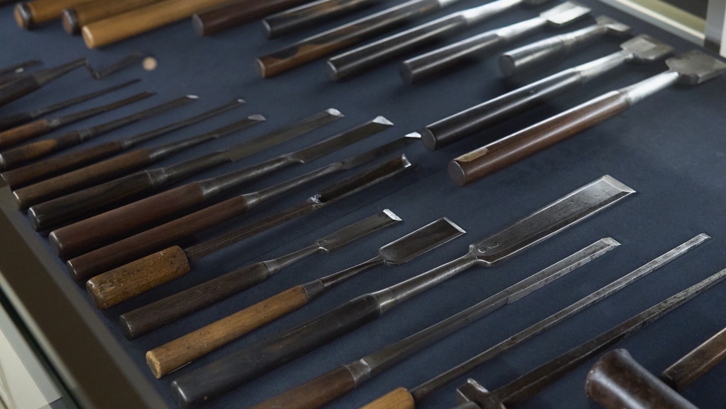 江戸時代の終わり頃に京都の伏見桃山の御香宮にある「桃山天満宮」殿をつくった大工・坂田岩次郎の道具一式