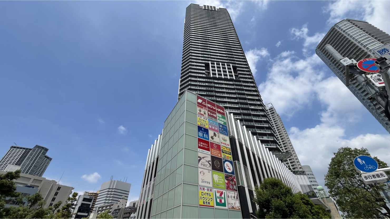 飲食店等が多く入る勝どきビュータワー　※2025年6月撮影