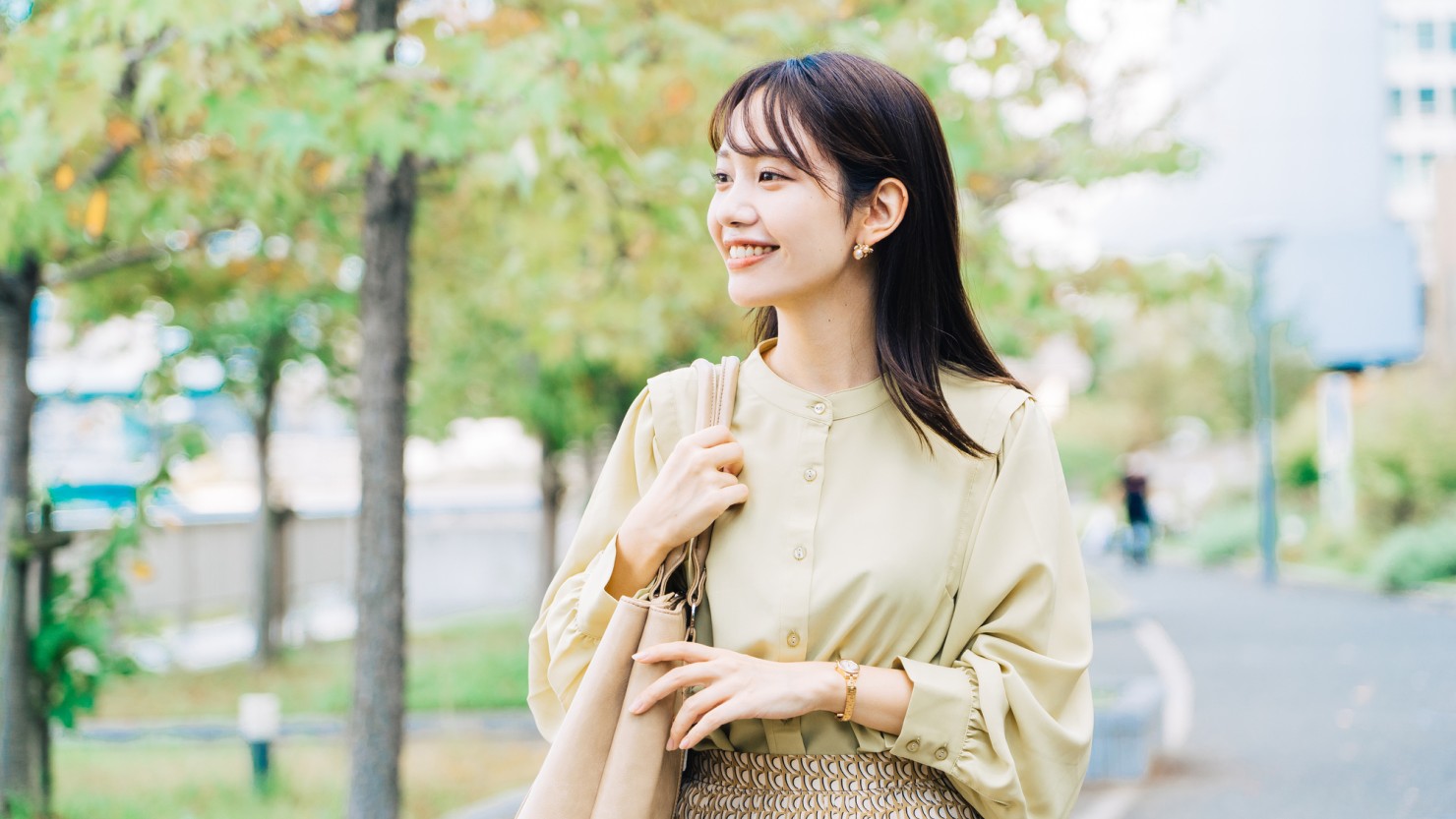 通勤時の女性のイメージ