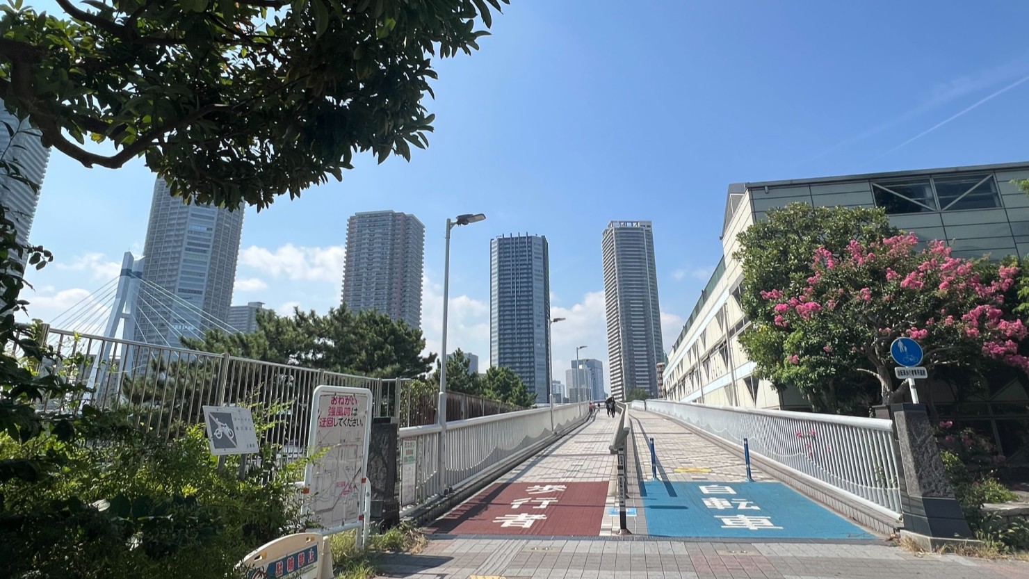 辰巳駅前の歩行者・自転車専用通路