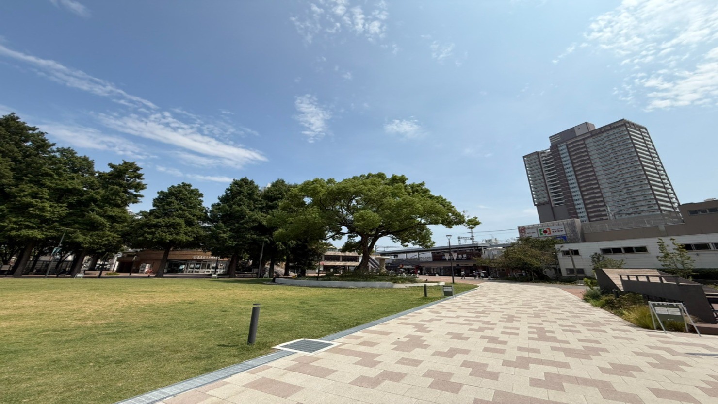 阪神尼崎駅の様子
