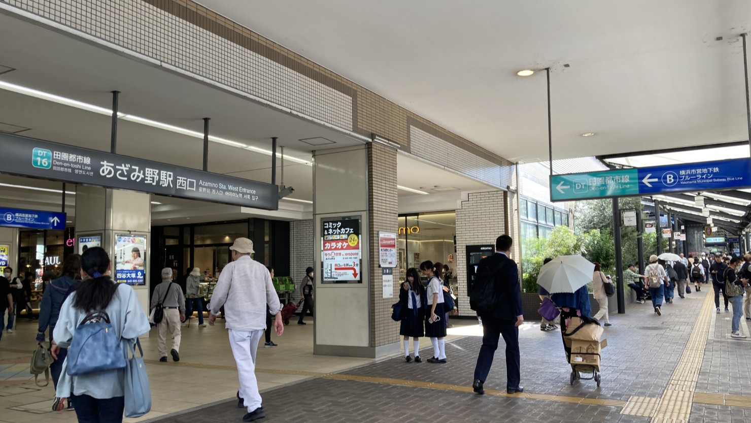 あざみ野駅構内の様子（西口側）