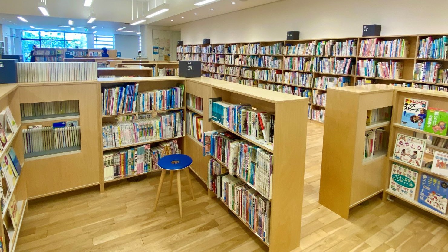 児童書コーナー(2階)