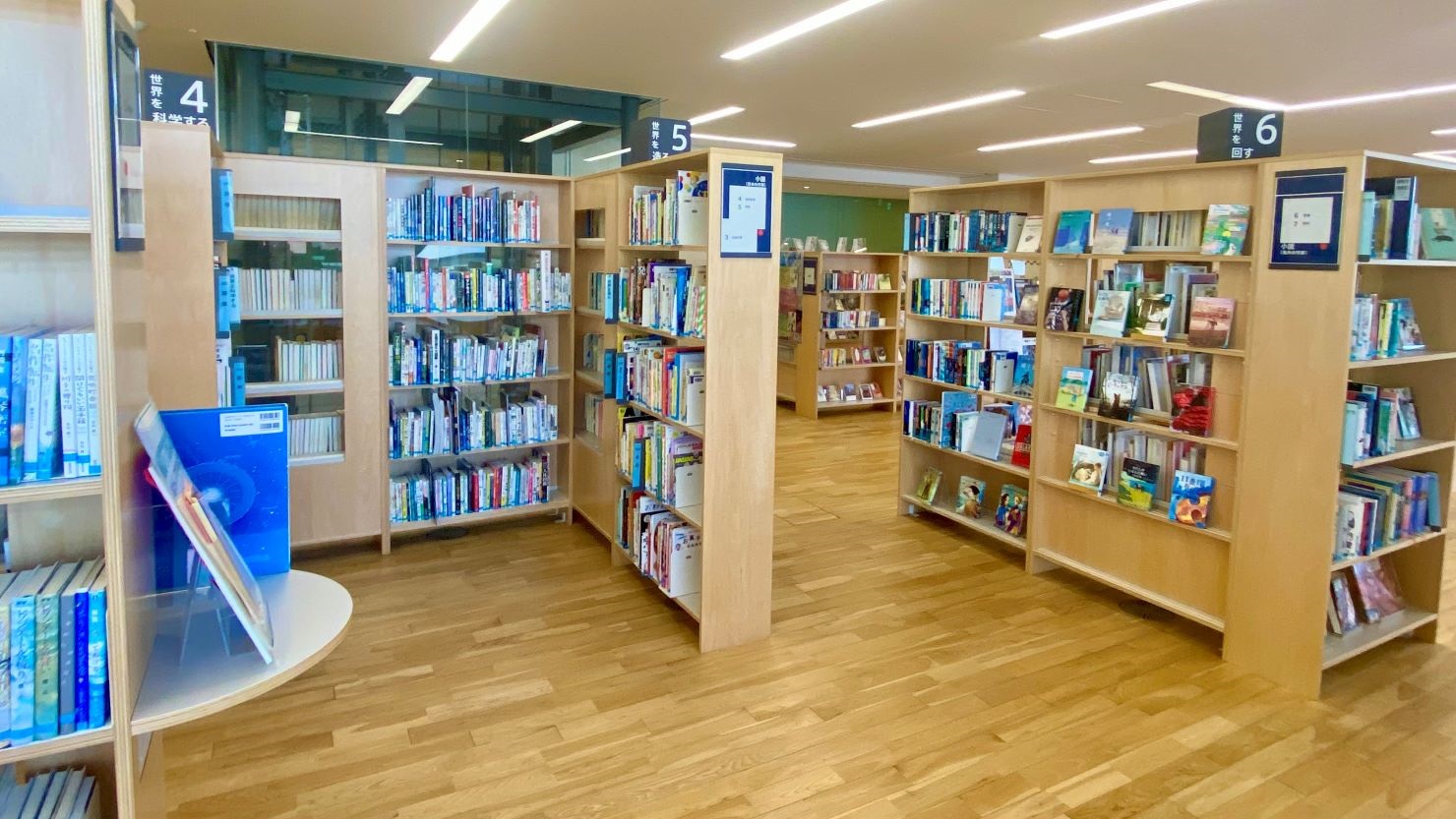 ティーンズコーナー(2階)