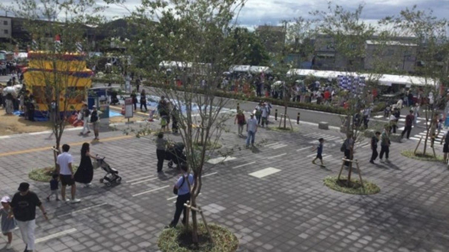 航空会社のブースなど賑わうフェスタの模様