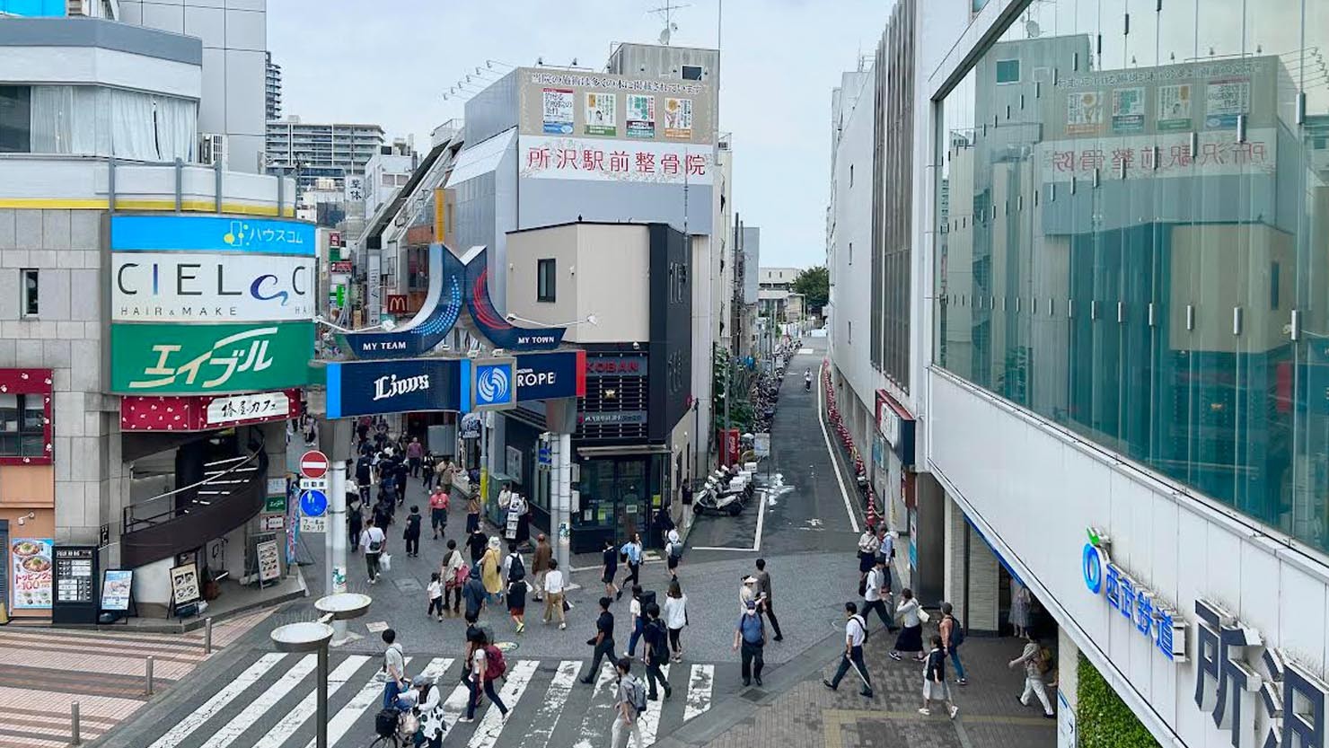 所沢駅西口の様子