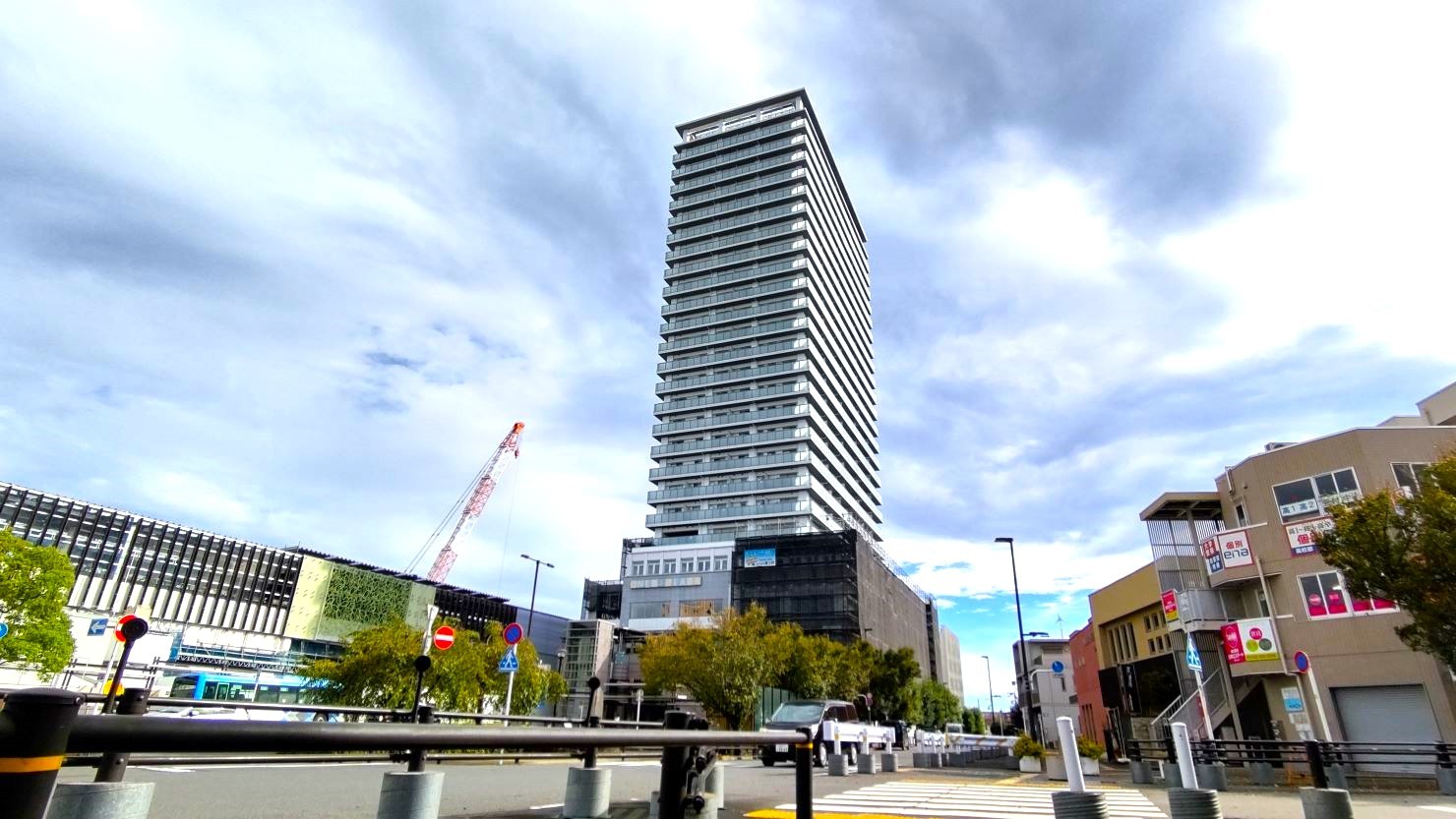 東村山駅西口側にある複合施設「ワンズタワー」　© 西城博人