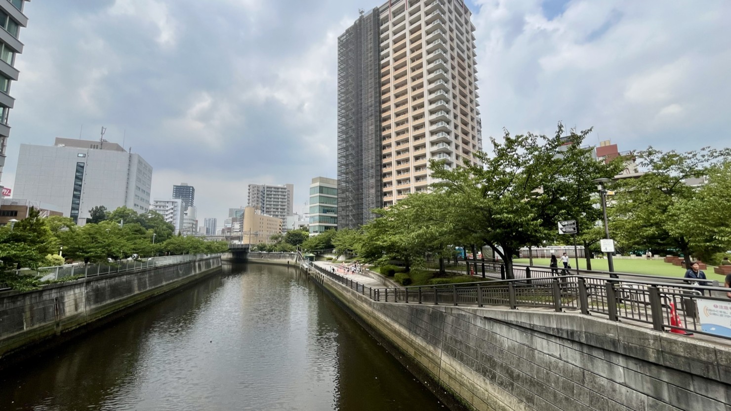 五反田ふれあい水辺広場(右側)(2025年5月撮影)