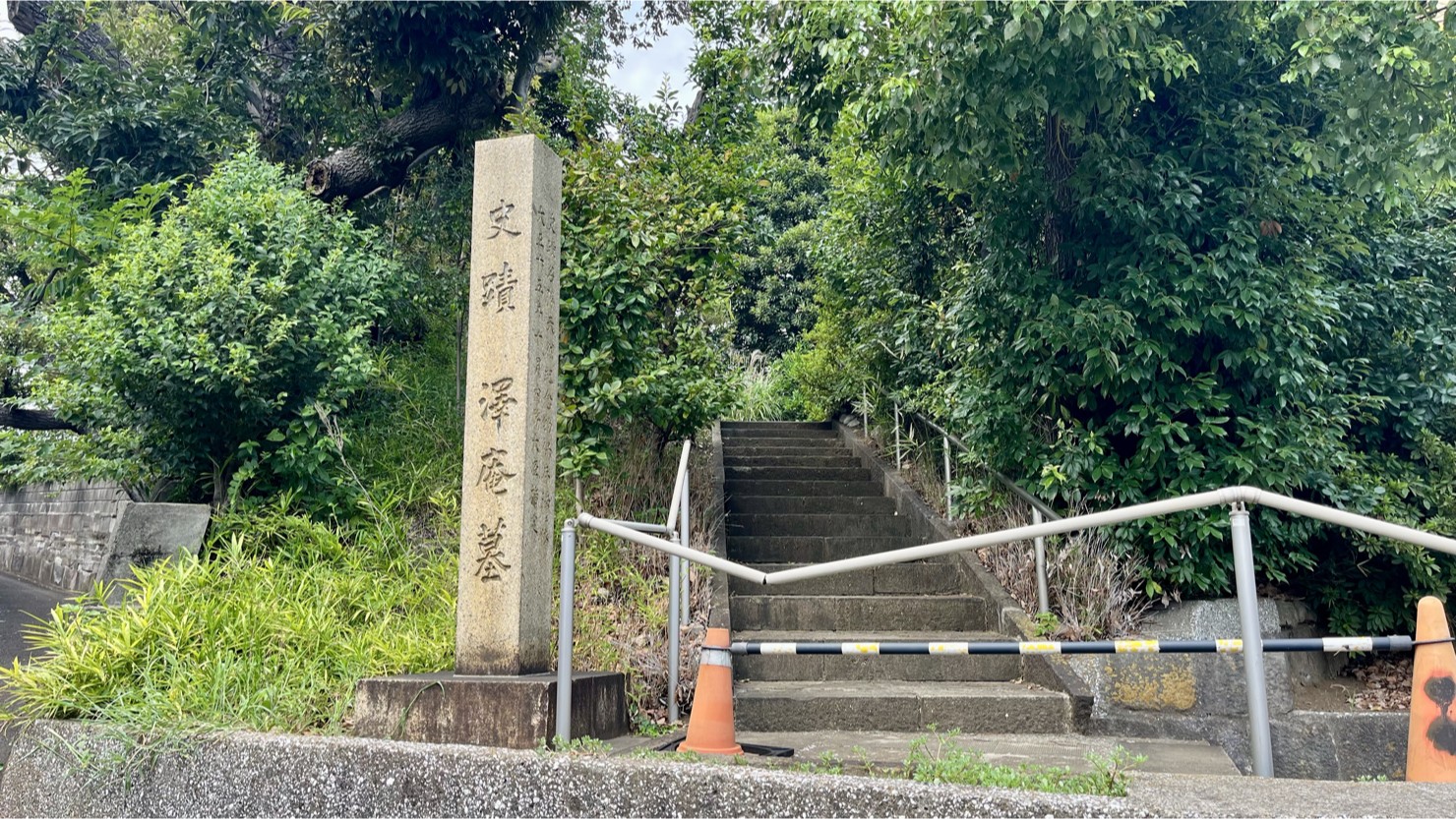 沢庵和尚の墓・入口(2025年8月撮影)