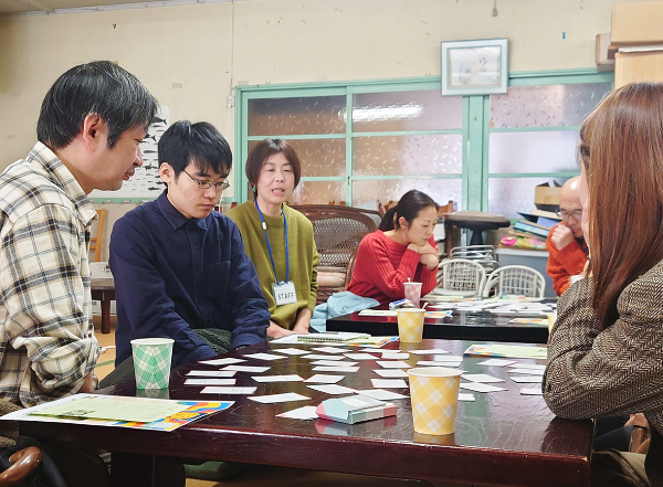 京都市上京区の玉龍院で開いたデスカフェ＝2月21日