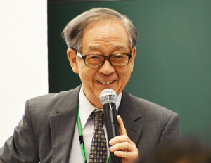 冒頭のあいさつに立つ島薗進会長