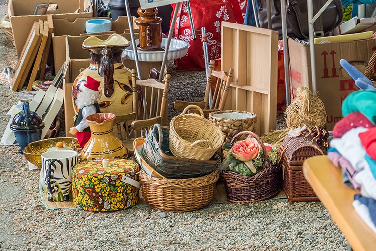 捨てるのはまだ早い！家にあるものが海外ではお宝に？簡単販売テクで賢く副収入GETの物撮り