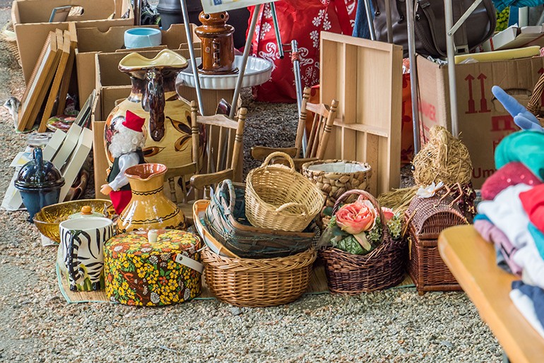 捨てるのはまだ早い！家にあるものが海外ではお宝に？簡単販売テクで賢く副収入GET