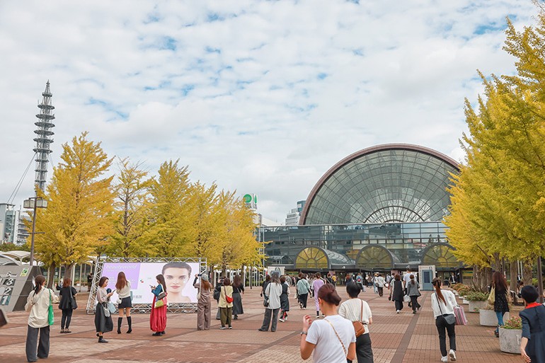 【プロが解説】ビューティーワールドジャパン2025大阪で注目の大人気アイテムはこれだ！「売れる美容写真」の絶対法則の物撮り