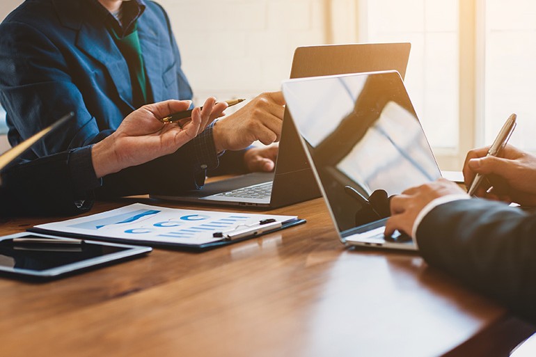 「予算消化」で終わらせない。3月末の駆け込み撮影を「来期の売上を作る資産」に変える、プロの現場術の物撮り