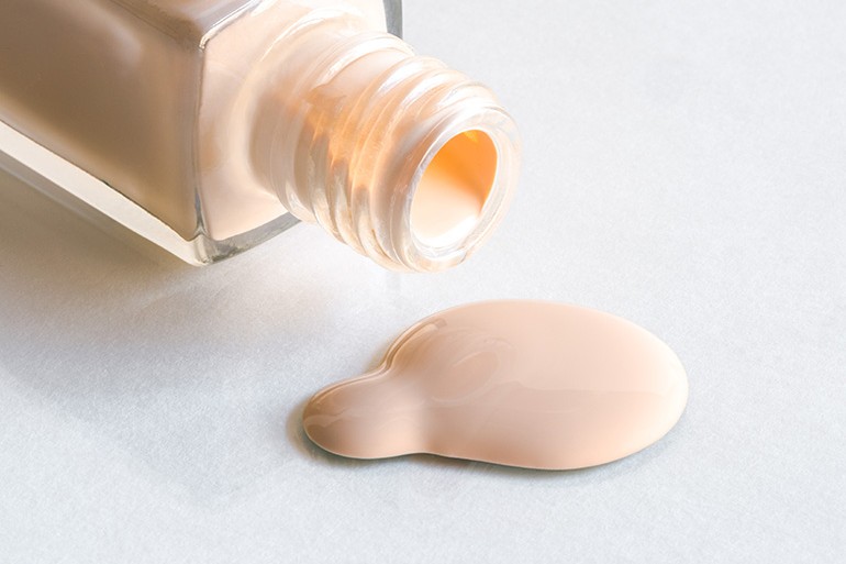 コスメECの白背景撮影で色が沈む？プロが教える正確な発色の撮り方の物撮り